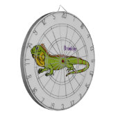 Happy green iguana cartoon illustratie dartbord (Voorkant Links)