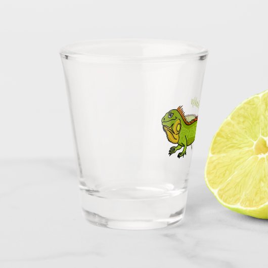 Happy green iguana cartoon illustratie shot glas (Links)