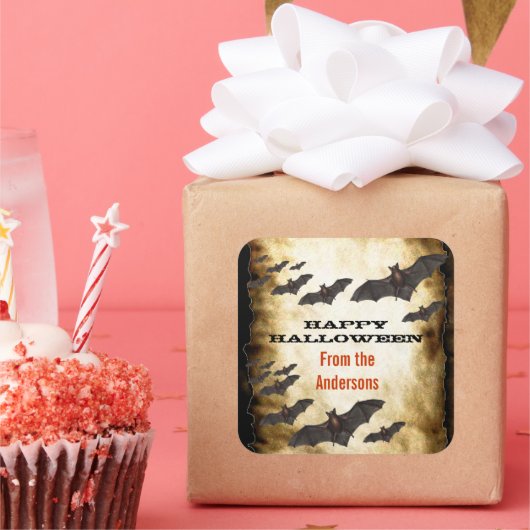 Happy Halloween Bats en Burnt Parchment Vierkante Sticker (Feest)