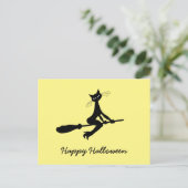 Happy Halloween, Katte op Broomstick nodiging Uitnodiging Briefkaart (Staand voorkant)