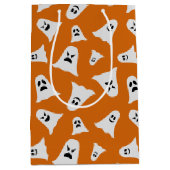 Happy Halloween leuke spook met oranje achtergrond Medium Cadeauzakje (Voorkant)