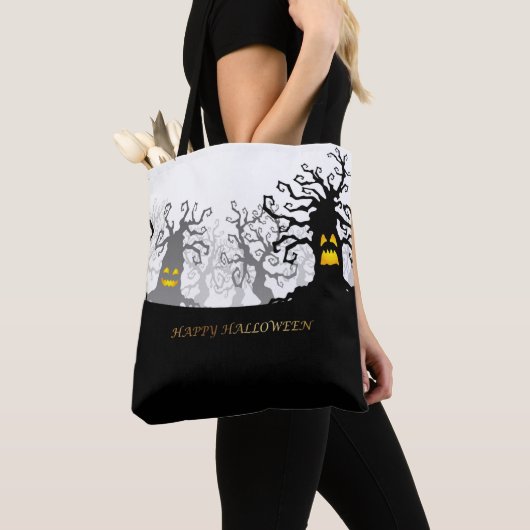 Happy Halloween met Spooky Trees Tote Bag (Dichtbij)