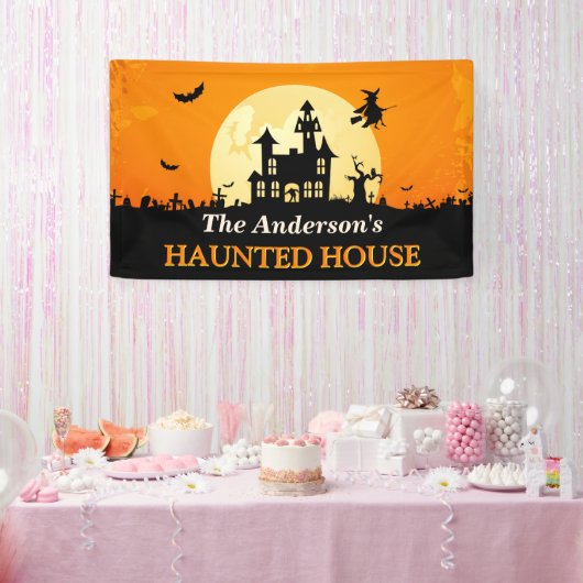Happy Halloween - Welkom bij Creepy Haunted House Spandoek (Feest)