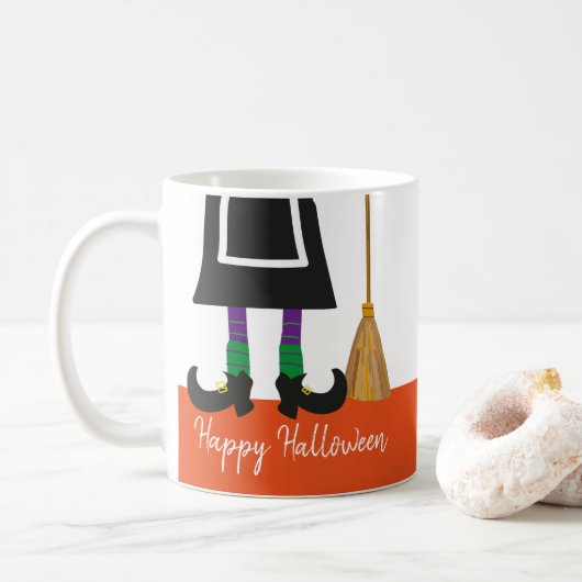 Happy Halloween Witch Legs & Broom gepersonaliseer Koffiemok (Met donut)