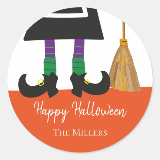 Happy Halloween Witch Legs & Broom gepersonaliseer Ronde Sticker (Voorkant)