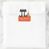 Happy Halloween Witch Legs & Broom gepersonaliseer Vierkante Sticker (Tas)