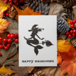 Happy Halloween Witch Zeemeermin op Broom Briefkaart<br><div class="desc">Dit ontwerp kan op het gebied worden gepersonaliseerd dat door de foto en/of tekst te veranderen wordt verstrekt. Of het kan worden aangepast door de klik te kiezen om verdere optie aan te passen en de kleur van de achtergrond te schrappen of te veranderen, tekst toe te voegen, de tekstkleur...</div>
