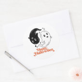 Happy Halloween Yin en Yang Black en White Ghost Ronde Sticker (Envelop)