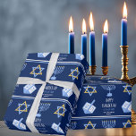 Happy Hanukkah Beauful Blue Custom Jewish Family Cadeaupapier<br><div class="desc">Deze schattige,  moderne Happy Hanukkah-inpakkrant bevat een stijlvolle lay-out van joodse symbolen op een witte achtergrond met  blauwe typografie. Deze prachtige cadeauomslag van Chanoeka toont je menorah,  droidel en ster van David rond je boodschap en familienaam.</div>