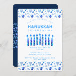 Happy Hanukkah Beauful Jewish Holiday Kaart<br><div class="desc">Happy Chanoeka Party Invitation Mooie joodse vakantie Kaart. Joodse vakantie Chanoeka achtergrond met traditionele Chanuka decoratieve symbolen - houten dreidels (spinning top), donuts, hanukkiah menorah, kaarsen, ster van David en gloeiende lichten behang marineblauw patroon. Chanoeka Festival van lichten Evenement Decoratie. Jeruzalem, Israël. Uitnodigingen & Briefpapier > Uitnodigingen & Mededelingen Ontwerp...</div>