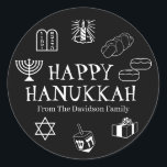 Happy Hanukkah black white custom name gift gunsti Ronde Sticker<br><div class="desc">Happy Chanoeka,  pas familienaam cadeau gunst stickers Happy Chanoeka,  Happy Chanoeka,  Chanoeka Sameach!,  Chag Sameach!,  Chag Urim Sameach! Zwart-Wit</div>