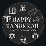 Happy Hanukkah black white custom name gift gunsti Ronde Sticker<br><div class="desc">Happy Chanoeka,  pas familienaam cadeau gunst stickers Happy Chanoeka,  Happy Chanoeka,  Chanoeka Sameach!,  Chag Sameach!,  Chag Urim Sameach! Zwart-Wit</div>