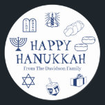 Happy Hanukkah blauw wit cadeautje met een goede n Ronde Sticker<br><div class="desc">Happy Chanoeka,  pas familienaam cadeau gunst stickers Happy Chanoeka,  Happy Chanoeka,  Chanoeka Sameach!,  Chag Sameach!,  Chag Urim Sameach! Marineblauw en wit</div>