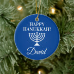 Happy Hanukkah blue menorah aangepast Jwish Holida Keramisch Ornament<br><div class="desc">Happy Hanukkah blue menorah aangepast Jewish Holiday Kersttree ornament. Voeg uw eigen douanenaam,  groet of monogram brieven toe. Speciaal ontwerp voor joodse Feestdagen. Elegante x-mas decoraties met het symbool van de religieuze kaarthouder. Upload uw eigen familiefoto op achterzijde naar keuze. Omvat gouden glitterstring.</div>
