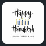 Happy Hanukkah Candles blue yellow vakantie Vierkante Sticker<br><div class="desc">Verzegel je Hanukkah mailing of je cadeau voor de feestdagen met deze grappige stickers met 'Happy Hanukkah' in moderne geborstelde typografie en een decor kaarsen in geel en blauw. Voeg jouw naam of bericht toe gebruikend de sjabloon</div>