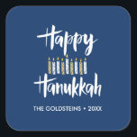 Happy Hanukkah Candles blue yellow vakantie Vierkante Sticker<br><div class="desc">Verzegel je Hanukkah mailing of je cadeau voor de feestdagen met deze grappige stickers met 'Happy Hanukkah' in moderne geborstelde typografie en een decor kaarsen in geel en blauw. Voeg jouw naam of bericht toe gebruikend de sjabloon</div>