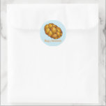 Happy Hanukkah Chanukah Challah Bread Holiday Ronde Sticker<br><div class="desc">Sticker heeft een originele markeerillustratie van een brood gevlochten challahbrood,  met HAPPY HANUKKAH in een leuk lettertype. Zie je niet wat je zoekt? Hulp nodig bij maatwerk? Neem contact op met Rebecca om iets speciaal voor jou te laten ontwerpen.</div>