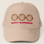 Happy Hanukkah Chanukah Jelly Donut Doughnut Trucker Pet<br><div class="desc">Dit is een originele illustratie van een geleidedoughnut met poedersuiker. Ideaal voor Hanukkah! Deze illustratie van Chanoeka is ook beschikbaar op andere producten. Zie je niet wat je zoekt? Hulp nodig bij aanpassingen? Neem contact op met Rebecca om iets voor je te ontwerpen.</div>