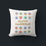 Happy Hanukkah Dreidels en Stars Kussen<br><div class="desc">Een leuk en feestelijk Hanukkah-ontwerp met kleurrijke dromen en sterren. Een modern,  niet-traditioneel ontwerp en patroon met gestileerde droidels en Star van David geometrische vormen.</div>