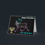 Happy Hanukkah - Electric Cariou Feestdagen Kaart<br><div class="desc">Chanoekah begroet de Bevroren Chosen. Een heldere,  neonachtige weergave van een karibou,  ook wel rendier genoemd. Er verschijnt een Chanukkah-menorah,  samen met tekst lezen,  "Happy Hanukkah". Voeg je eigen aanvullende tekst toe. Geïnspireerd door de noordelijke lichten.</div>