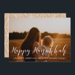 Happy Hanukkah Elegant familieffoto Feestdagenkaart<br><div class="desc">Een moderne typografie voor dit collectie van fotokaarten. Aanpassen met je favoriete afbeelding. U kunt de kleur van de doopvont of de geometrische achtergrond in uw het houden van ook gemakkelijk veranderen.</div>