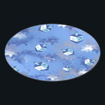 Happy Hanukkah Falling Star en Dreidels Ovale Sticker<br><div class="desc">Je bekijkt het Lee Hiller Design Collectie. Apparel,  Gifts & Collectibles Lee Hiller Photography of Digital Art Collectie. Je kunt haar Natuur fotografie uitzichten op http://HikeOurPlanet.com/ en haar wandelende blog volgen in Hot Springs National Park.</div>