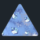Happy Hanukkah Falling Star en Dreidels Sticker<br><div class="desc">Je bekijkt het Lee Hiller Design Collectie. Apparel,  Gifts & Collectibles Lee Hiller Photography of Digital Art Collectie. Je kunt haar Natuur fotografie uitzichten op http://HikeOurPlanet.com/ en haar wandelende blog volgen in Hot Springs National Park.</div>