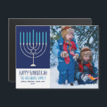 Happy Hanukkah familie Foto Menorah Magnet Card<br><div class="desc">Deze schattige,  trendy Happy Hanukkah magnet-kaart heeft een mooie menorah op een blauwe achtergrond. Deze prachtige joodse fotomagnetische vakantiekaart is voorzien van uw eigen foto naast uw familienaam.</div>