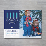 Happy Hanukkah familie Foto Menorah Magnet Card<br><div class="desc">Deze schattige,  trendy Happy Hanukkah magnet-kaart heeft een mooie menorah op een blauwe achtergrond. Deze prachtige joodse fotomagnetische vakantiekaart is voorzien van uw eigen foto naast uw familienaam.</div>
