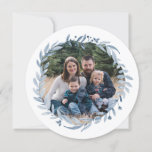 Happy Hanukkah Festival van Light Blue Wreath Foto Feestdagenkaart<br><div class="desc">Happy Hanukkah Festival of Light Blue Wreath Foto-platte vakantiekaart van Ricaso - een verbluffend waterverf blauw foto-lijst, het blauw en wit zijn niet meer dan genoeg om je foto in het middelpunt van de belangstelling te laten staan - de delicate tekst op de achterkant geeft deze kaart een geavanceerd gevoel...</div>