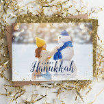 Happy Hanukkah | Glitz Faux Glitter Photo Overlay Feestdagenkaart<br><div class="desc">Betaalbare aangepaste fotokaarten voor vakanties met eenvoudige sjablonen voor aanpassing. Dit stijlvolle moderne ontwerp heeft een faux glitter confetti border en stijlvolle kalligrafietekst. De formulering luidt "Happy Hanukkah". Pas het aan met uw foto's en voeg uw familienaam en het jaar toe. De omgekeerde kant heeft een faux gouden glitter achtergrond...</div>