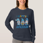 Happy Hanukkah Gnomes Dreidel Menorah T-shirt<br><div class="desc">Happy Hanukkah Gnomes Dreidel Menorah T-Shirt kenmerkt drie schattige gnomen met een ster van David,  Menorah en Dreidel met de tekst "Happy Hanukkah" in de moderne scripttypografie. Ontworpen door Evco Feestdagen www.zazzle.com/store/evcoholidays</div>