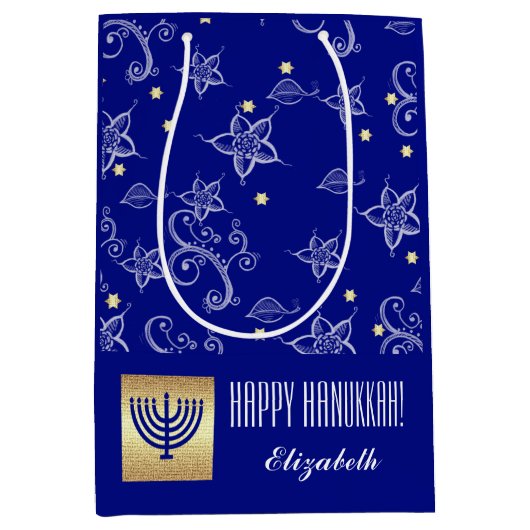 Happy Hanukkah. Gold Menorah | Aangepaste naam Medium Cadeauzakje (Voorkant)