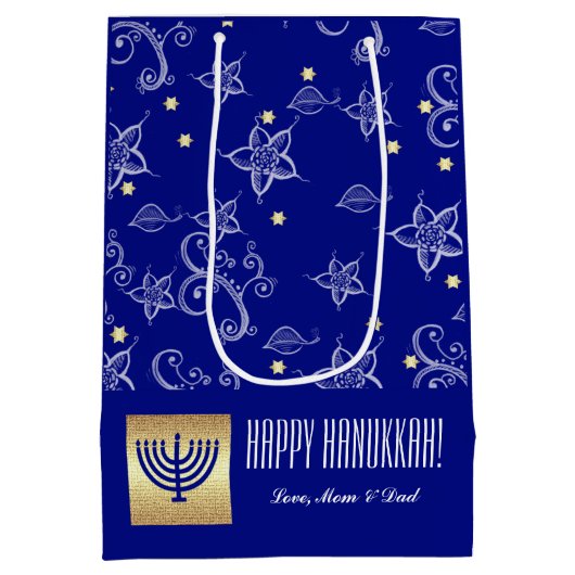 Happy Hanukkah. Gold Menorah | Aangepaste naam Medium Cadeauzakje (Achterkant)