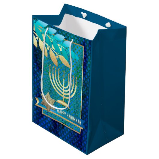 Happy Hanukkah. Gold Menorah en Star van David Medium Cadeauzakje (Voorkant Gekanteld)