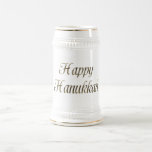 Happy Hanukkah Gold Typography Elegant Chanukah Bierpul<br><div class="desc">Happy Hanukkah Golden Text Typografie Elegant Chanokah Festival Lights Celebration Beer Stein Mok</div>