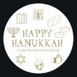 Happy Hanukkah Gold White, aangepast naamcadeautje Ronde Sticker<br><div class="desc">Happy Chanoeka,  aanpassen familienaam cadeau gunst stickers Happy Chanoeka,  Happy Chanoeka,  Chanoeka Sameach!,  Chag Sameach!,  Chag Urim Sameach! faux goud en wit</div>