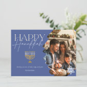 Happy Hanukkah goudblauw script menorah foto Feestdagenkaart (Staand voorkant)