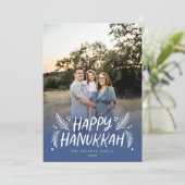 Happy Hanukkah Handgetekende Leaves Snow Full Foto Feestdagenkaart (Staand voorkant)