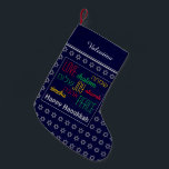 HAPPY HANUKKAH Hebreeuws Love Joy Peace DARK BLUE Kleine Kerstsok<br><div class="desc">Donkerblauw HAPPY HANUKKAH met een zilveren kleurige ster van het David-patroon en LOVE JOY PEACE, geschreven in het Engels en het Hebreeuws. De placeholder groet en de naam zijn klantgericht zodat kunt u jouw naam toevoegen of de groet veranderen. Hetzelfde ontwerp aan de achterzijde. Het is een goede manier om...</div>