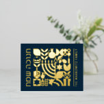 Happy Hanukkah Jewish Greeting Folie Holiday Card Folie Feestdagen Briefkaart<br><div class="desc">Happy Hanukkah / Chanukah Modern Geometric Holiday Greetings in Real Gold Foil op de Donkere marine. Menorah, Dreidel, Donuts, Stars & Olijfolie... Ze zijn hier allemaal. Joodse Hanukkah Symbols Ruimte om uw gepersonaliseerde tekst aan de voorkant en achterkant toe te voegen. Happy Hanukkah wil. Deze opschaalbare, mooie, kijk, is een...</div>