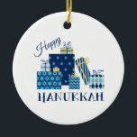 Happy Hanukkah Keramisch Ornament<br><div class="desc">Dit ontwerp is prachtig en helder en vult je aan de rand met vakantie-geest en is perfect op cadeaus,  tafellinnen,  keukenlinens,  thuisdeeg en alles wat Hanukkah doet!</div>