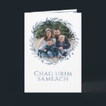 Happy Hanukkah Light Festival Foto gepersonaliseer<br><div class="desc">Happy festival of light - Happy Hanukkah-kaart van Ricaso - een verbluffend en delicaat blauw waterverf met een witte achtergrond - een prachtige elegante groetings-kaart met de woorden "Chag urim sameach", wat betekent "Happy Festival of Lights, in het Hebreeuws - deze kan worden aangepast aan uw wensen, net als de...</div>