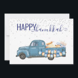 Happy Hanukkah Menorah Blue Vintage Truck Feestdagenkaart<br><div class="desc">Dit ontwerp werd gecreeerd door digitale kunst. Het kan op het gebied worden gepersonaliseerd dat door de foto en/of de tekst te veranderen wordt verstrekt. Of het kan worden aangepast door de klik te kiezen om de andere optie aan te passen en de kleur op de achtergrond te verwijderen of...</div>