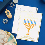 Happy Hanukkah Menorah Chic gepersonaliseerd goud Folie Feestdagen Briefkaart<br><div class="desc">Schattigee gewoonte Happy Chanoeka briefkaart in elegante gouden folie voor een joodse familie of een Chanoeka feest met een synagoge. Personaliseer met uw eigen achternaam of groepsinformatie onder de blauwe menorah.</div>