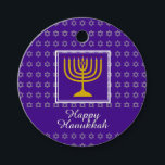 HAPPY HANUKKAH Menorah Gepersonaliseerde Paarse Bedankjes Labels<br><div class="desc">Deze stijlvolle HANUKKAH gunsttags, met een paarse achtergrond en faux silver Star of David-motief en menora, voegen de perfecte finishing touch toe aan uw cadeauverpakking. Zowel het bericht aan de voorkant, dat HAPPY HANUKKAH leest, als het bericht aan de achterkant zijn aanpasbaar, zodat u uw eigen gegevens kunt vervangen. Dit...</div>