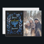 Happy Hanukkah Menorah Hand getrokken CUSTOM FOTO Feestdagenkaart<br><div class="desc">Prettige feestdagen Zoete kranstekening om iemand te wensen! Voeg je eigen foto toe! Klik op "personaliseren" om uw eigen foto toe te voegen. U kunt ook tekst toevoegen aan de voor- of achterkant. Kijk in mijn shop voor meer opties. Ook beschikbaar als digitale download om direct te verzenden via e-mail...</div>