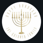 Happy Hanukkah Menorah Holiday Ronde Sticker<br><div class="desc">Deze sticker heeft een goudkleurige menora. De boodschap hierboven luidt "Happy Chanoeka". Onder de menorah is een plek voor uw familienaam die u kunt personaliseren of verwijderen als u wilt.</div>