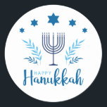 Happy Hanukkah Menorah Stars Ronde Sticker<br><div class="desc">Happy Hanukkah-stickers zijn geweldig om te gebruiken op kantoorbenodigdheden en geschenken. Deze Happy Hanukkah-stickers zijn voorzien van een 7-tak menorah,  chanukkiah,  met blauwe sterren,  olijftakken en andere elementen in licht en donkerblauw.</div>