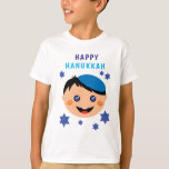 Happy Hanukkah, met jongen met een garderoever T-shirt<br><div class="desc">Happy Hanukkah met een joodse jongen met een blauwe Yarmulke. Blauwe sterren van David op een achtergrond. Geweldig als geschenk voor kinderen om te draag tijdens Hanukkah. Ik wens je gelukkig Hanukkah!</div>